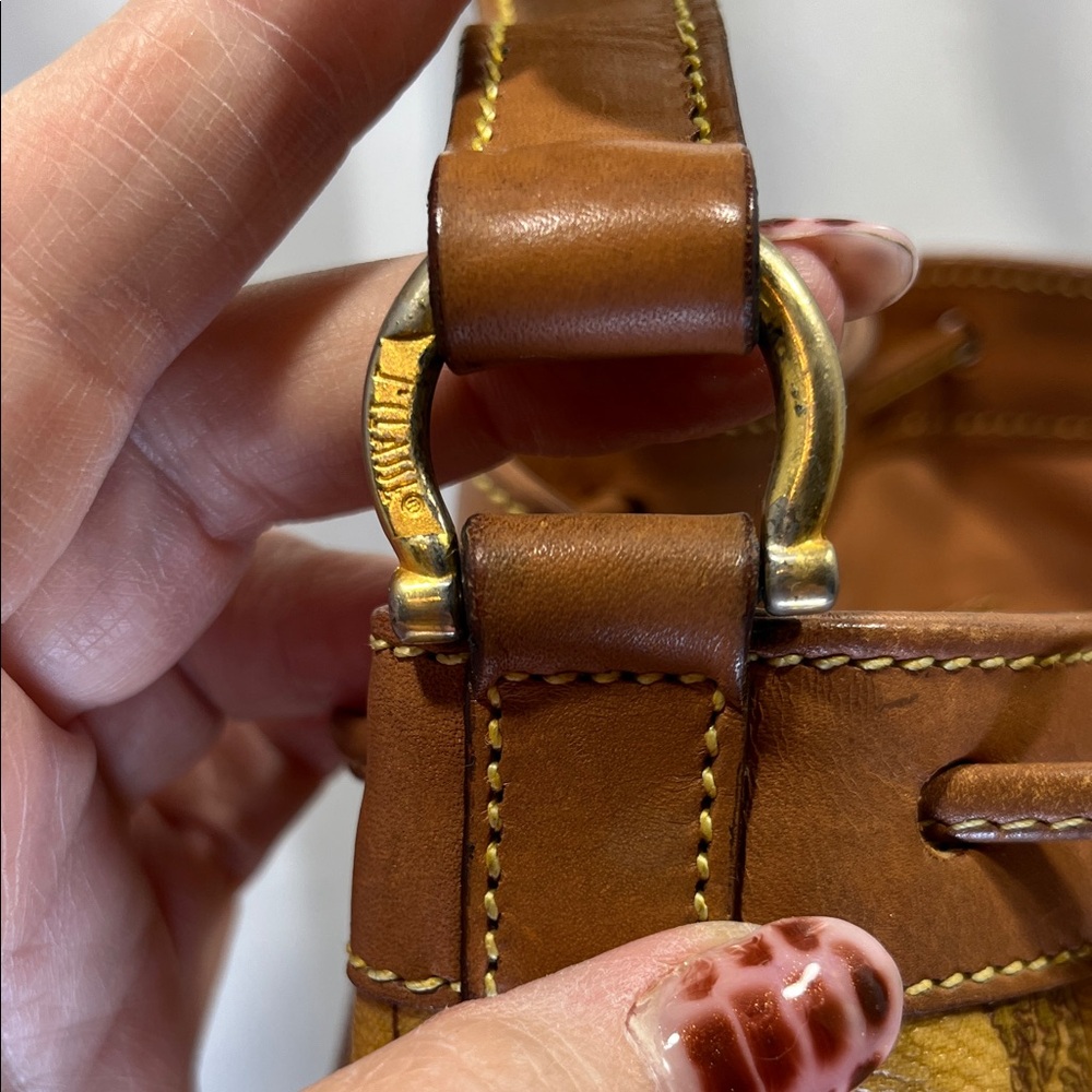 Alviero Martini Tan and Brown Shoulder Bag - Picture 3 of 11
